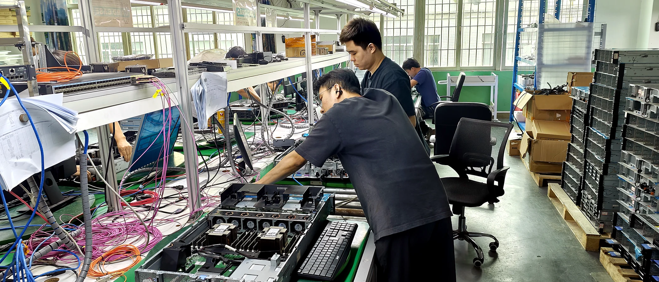 Illustrative rack servers workflow, not a photo of PowerEdge R7725