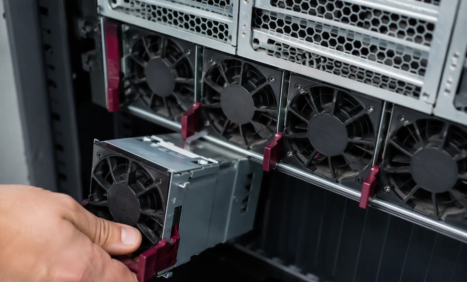 Redundant fan module service